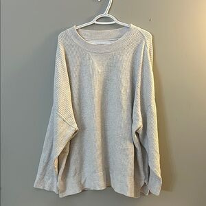 Gray Crew Neck Sweater with Relaxed Fit and Soft Knit Fabric